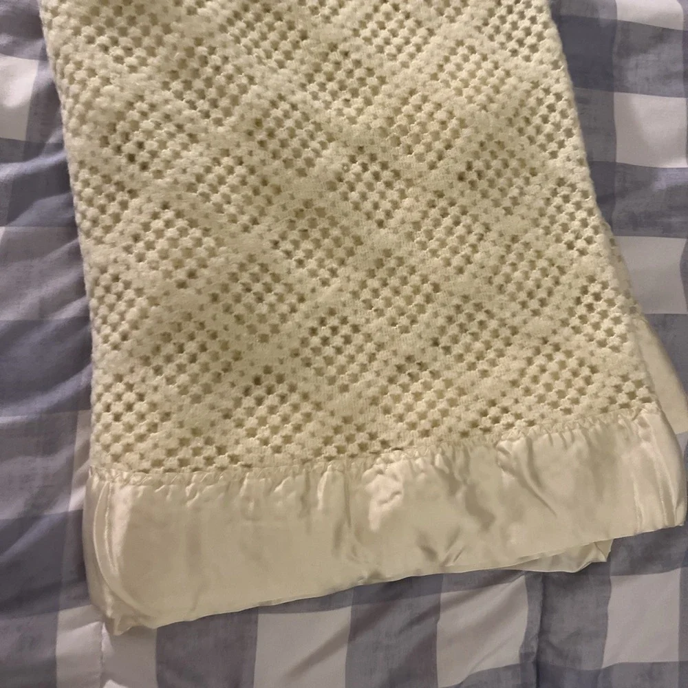 Vtg Yellow Waffle Weave Satin Trim Baby Blanket Triangle Design Crib North Star